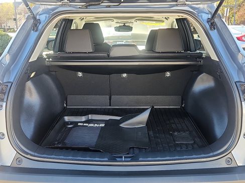 Used 2025 Toyota Corolla Cross LE image 29