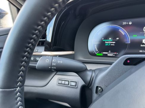 Used 2025 Toyota Crown Signia Limited image 21