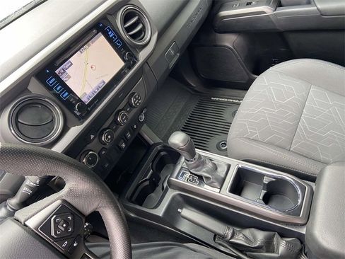 Used 2019 Toyota Tacoma TRD Off-Road image 25