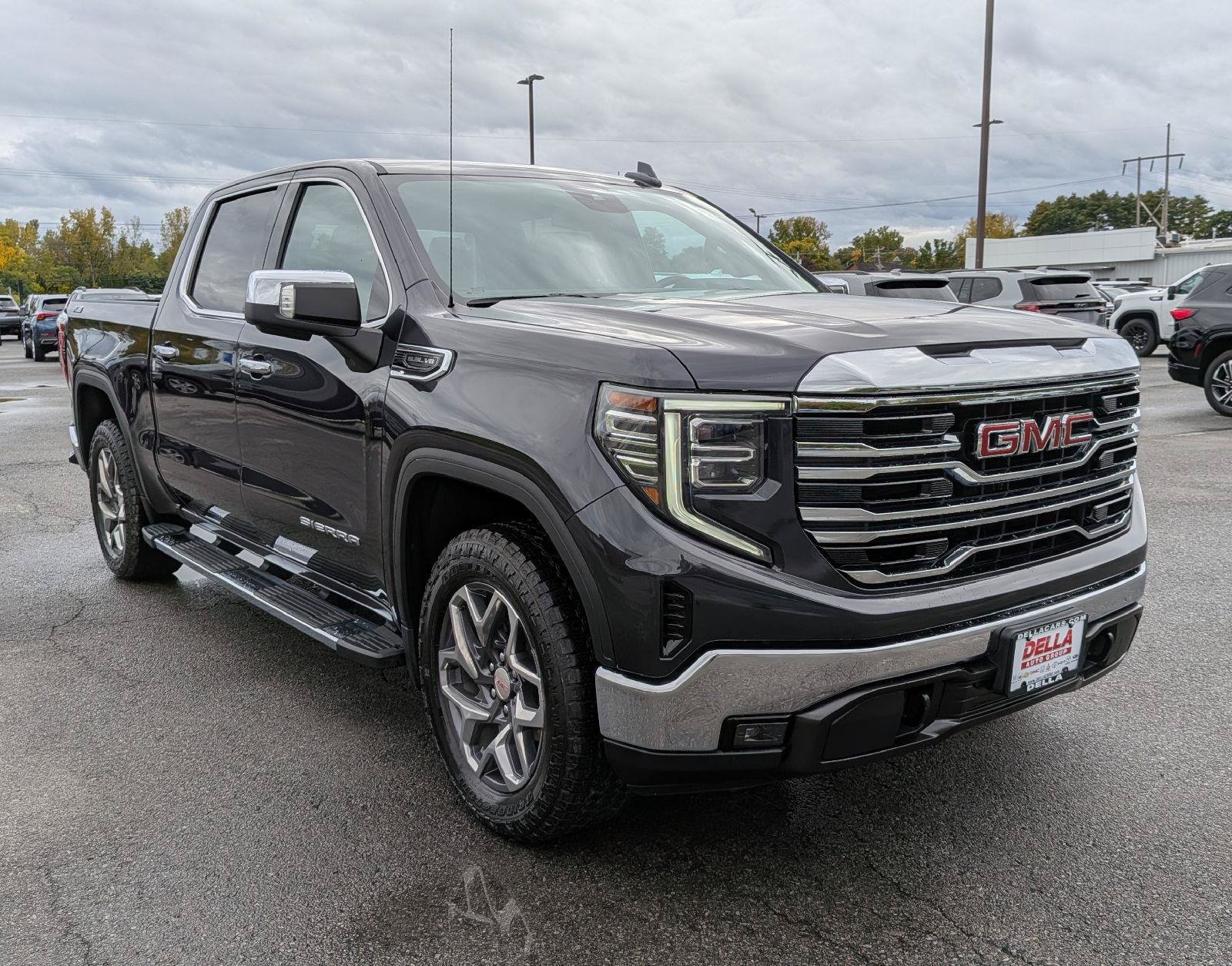 Used 2023 GMC Sierra 1500 SLT w/ SLT Premium Package AWD/4WD image 4