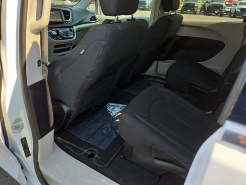 Used 2023 Chrysler Voyager LX FWD image 20