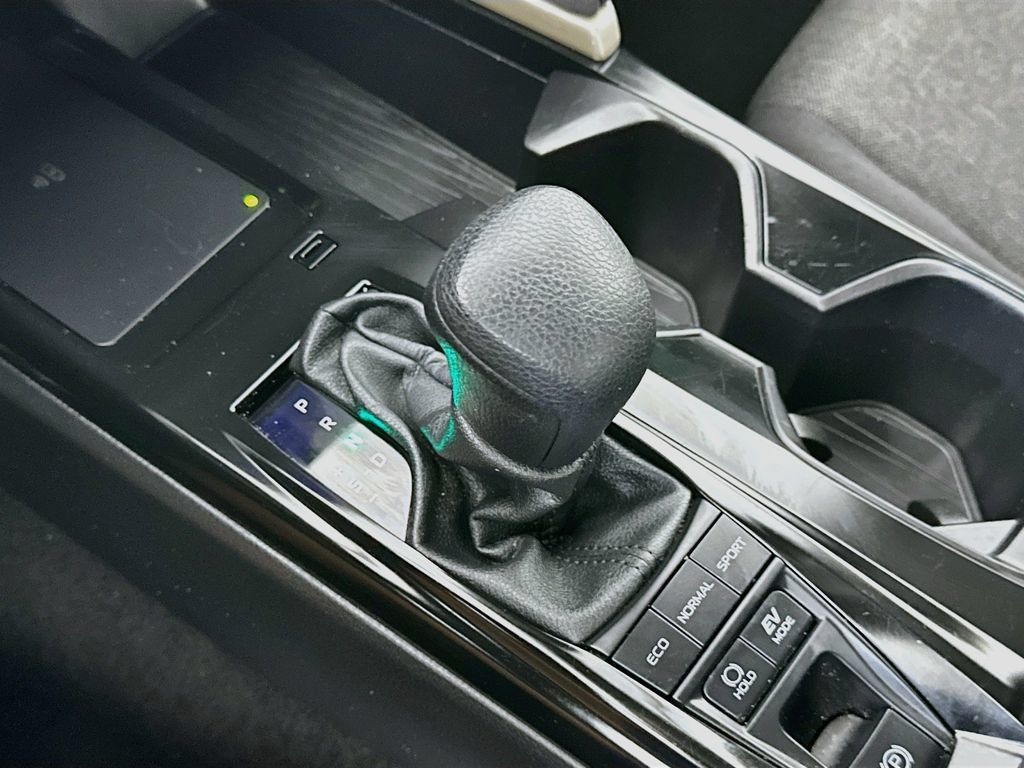 Used 2025 Toyota Camry LE FWD image 16
