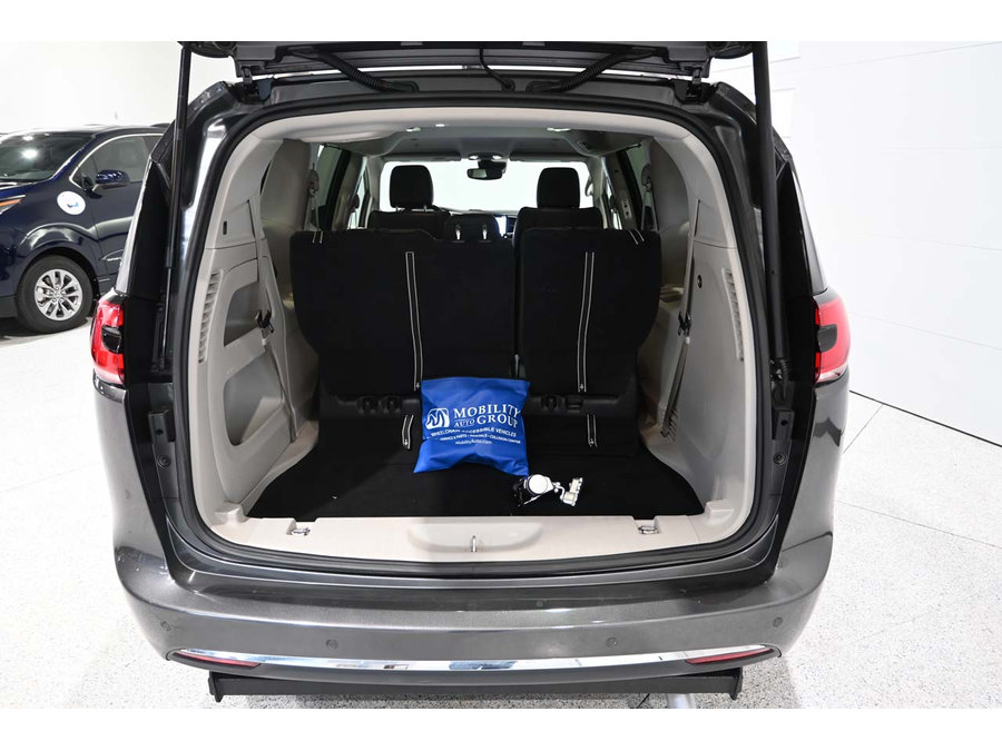 Used 2022 Chrysler Pacifica Touring-L FWD image 24