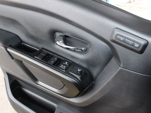 Used 2024 Nissan Titan PRO-4X w/ Pro-4x Convenience Package image 23