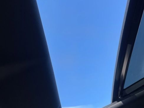 Used 2020 Land Rover Discovery Landmark AWD/4WD image 12