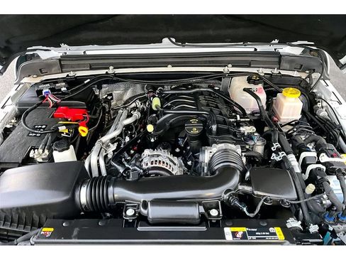 Used 2025 Jeep Gladiator Mojave w/ Safety Group AWD/4WD image 13