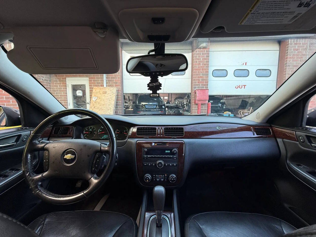 Used 2010 Chevrolet Impala LTZ FWD image 15