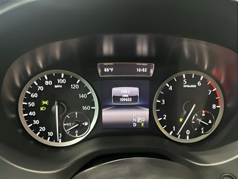 Used 2018 INFINITI QX30 Premium w/ Navigation Package FWD image 14