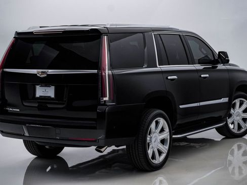 Used 2019 Cadillac Escalade Luxury AWD/4WD image 10