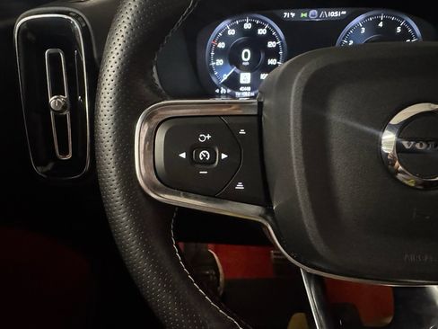 Used 2021 Volvo XC40 T5 R-Design image 25