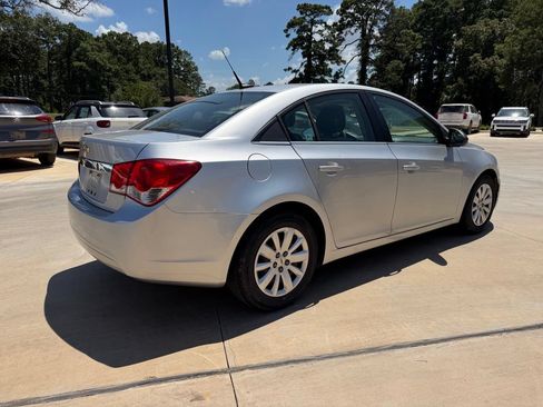 Used 2011 Chevrolet Cruze LS w/ Connectivity Package FWD image 3
