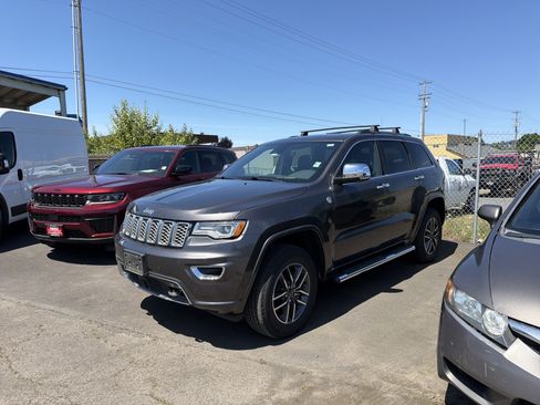 Used 2019 Jeep Grand Cherokee Overland AWD/4WD image 1