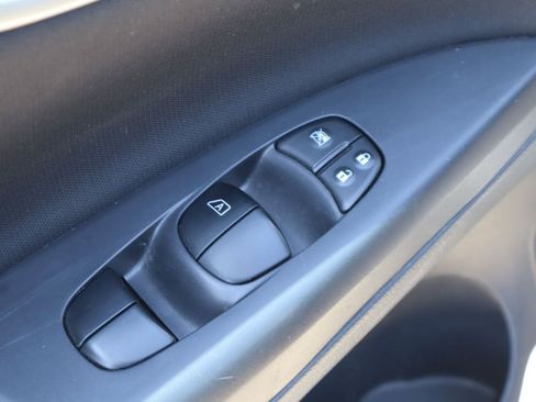 Used 2014 Nissan Sentra SL w/ Protection Package FWD image 18