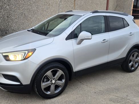 Used 2018 Buick Encore Preferred image 3