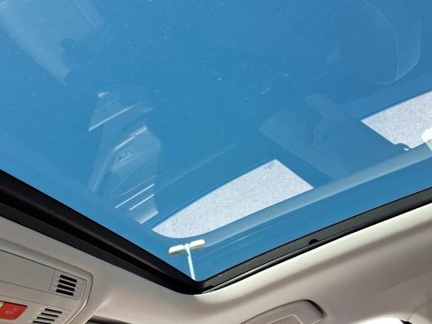 Used 2023 Volkswagen Jetta SE w/ Panoramic Sunroof Package FWD image 15