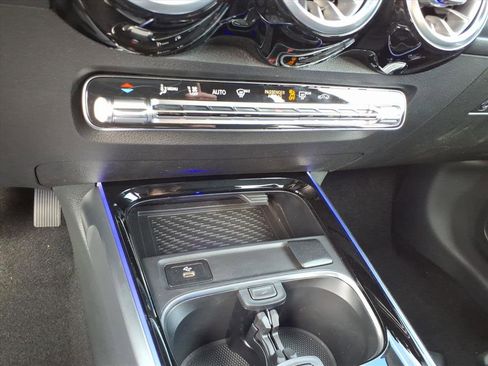 New 2025 Mercedes-Benz GLB 250 4MATIC image 19