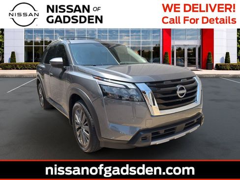 Used 2025 Nissan Pathfinder SL w/ SL Premium Package FWD image 1