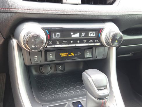 Certified 2022 Toyota RAV4 SE w/ Weather & Moonroof Package AWD/4WD image 23