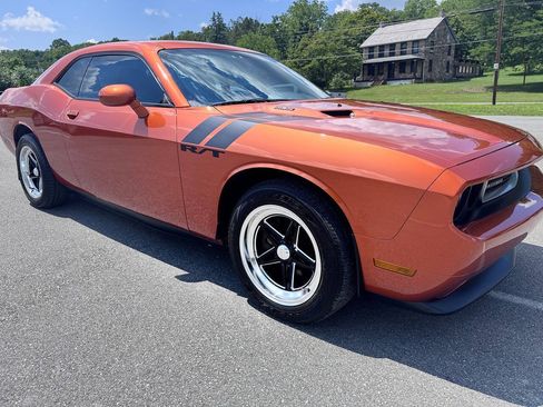 Used 2011 Dodge Challenger R/T RWD image 1