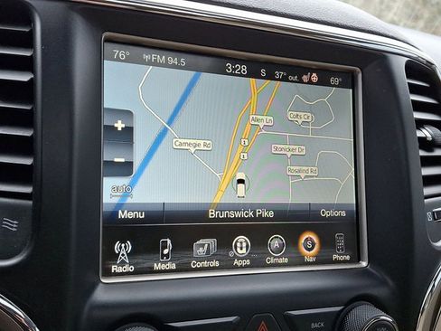 Used 2017 Jeep Grand Cherokee Limited image 15