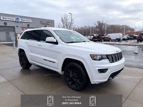 Used 2020 Jeep Grand Cherokee Altitude image 2