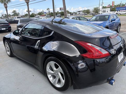 Used 2015 Nissan 370Z Coupe RWD image 4