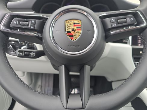 New 2026 Porsche Macan image 19