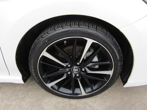 Used 2019 Toyota Camry XSE image 7