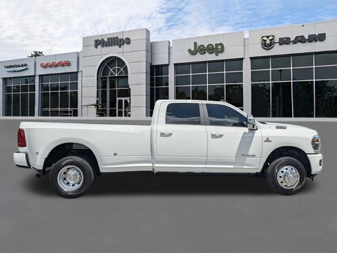 Used 2025 RAM 3500 Laramie AWD/4WD image 2