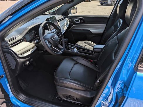 Used 2025 Jeep Compass Limited image 8