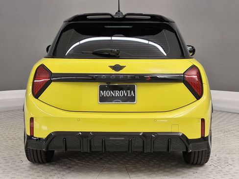Certified 2025 MINI Cooper S FWD image 8