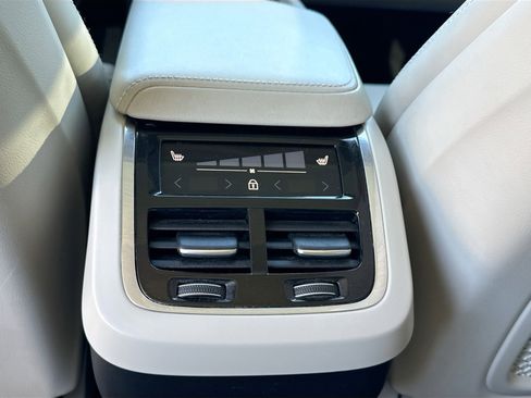 Used 2023 Volvo XC60 B6 Ultimate w/ Climate Package image 19