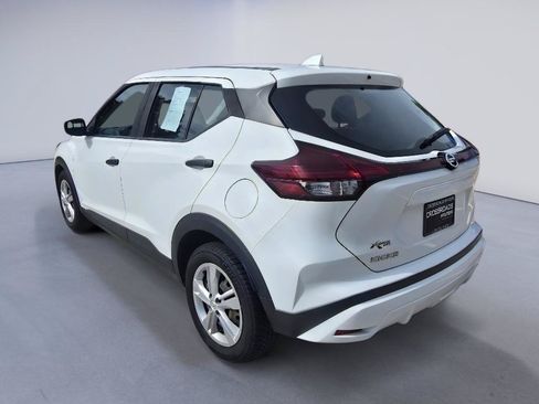 Used 2021 Nissan Kicks S FWD image 3