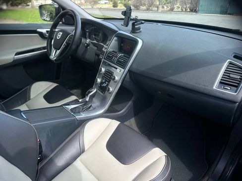 Used 2017 Volvo XC60 T6 Dynamic w/ Preferred Option Package AWD/4WD image 20