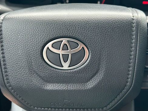 Used 2025 Toyota Tacoma SR5 AWD/4WD image 36