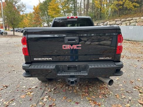 Used 2018 GMC Sierra 2500 Denali w/ Duramax Plus Package image 4