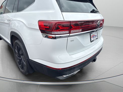 Used 2024 Volkswagen Atlas SE AWD/4WD image 7