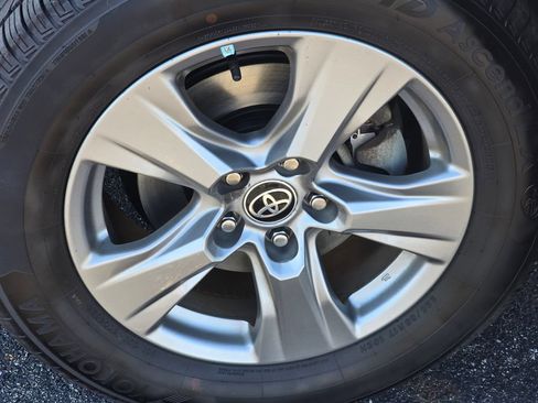 Certified 2022 Toyota RAV4 XLE w/ Convenience Package AWD/4WD image 9