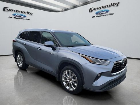 Used 2021 Toyota Highlander Limited image 3
