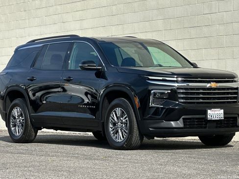 Used 2026 Chevrolet Traverse LT w/ LPO, Floor Liner Package image 1