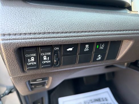 Used 2018 Honda Odyssey EX-L image 17