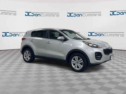 Used 2017 Kia Sportage LX image 2