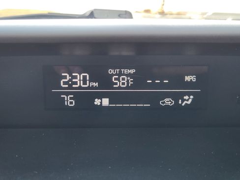 Used 2023 Subaru Crosstrek 2.0i image 21