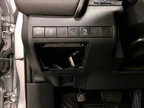 Used 2020 Toyota Camry LE FWD image 15