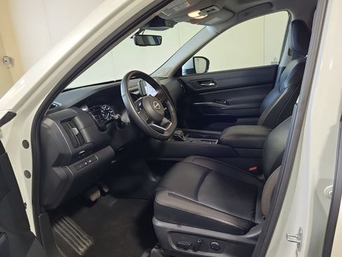 Used 2023 Nissan Pathfinder SL w/ SL Premium Package FWD image 10