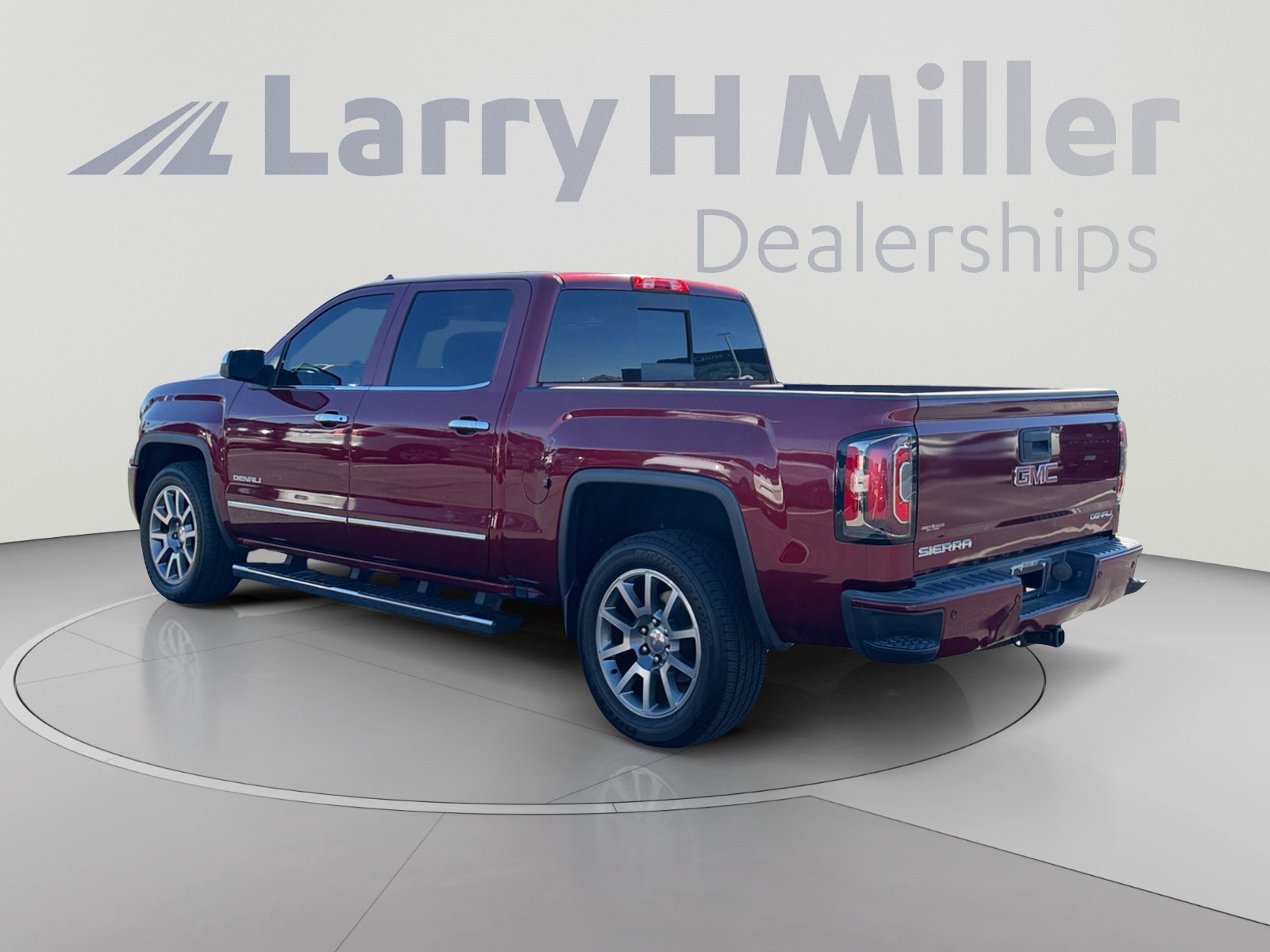 Used 2017 GMC Sierra 1500 Denali RWD image 3