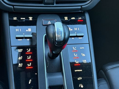 Certified 2023 Porsche Macan GTS image 25