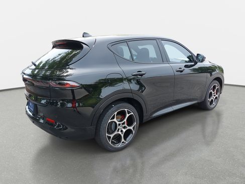 New 2025 Alfa Romeo Tonale w/ Premium Package image 5