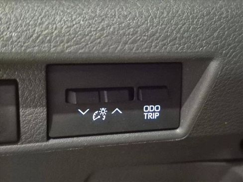 Used 2021 Toyota Sienna XLE w/ XLE Plus Package FWD image 14