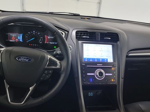 Used 2020 Ford Fusion Energi Titanium FWD image 12